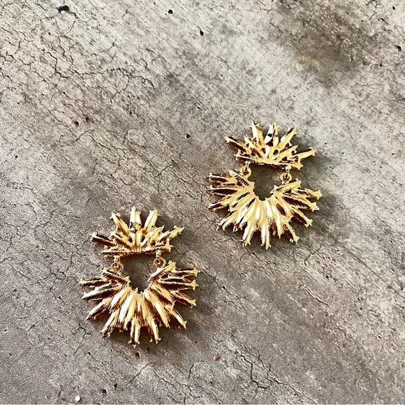 j.crew statement blush Pink crystal oversized earrings - Picture 3 of 4